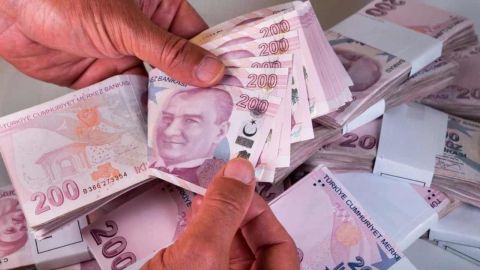 Emekli bayram ikramiyesi Meclis'te takılı kaldı