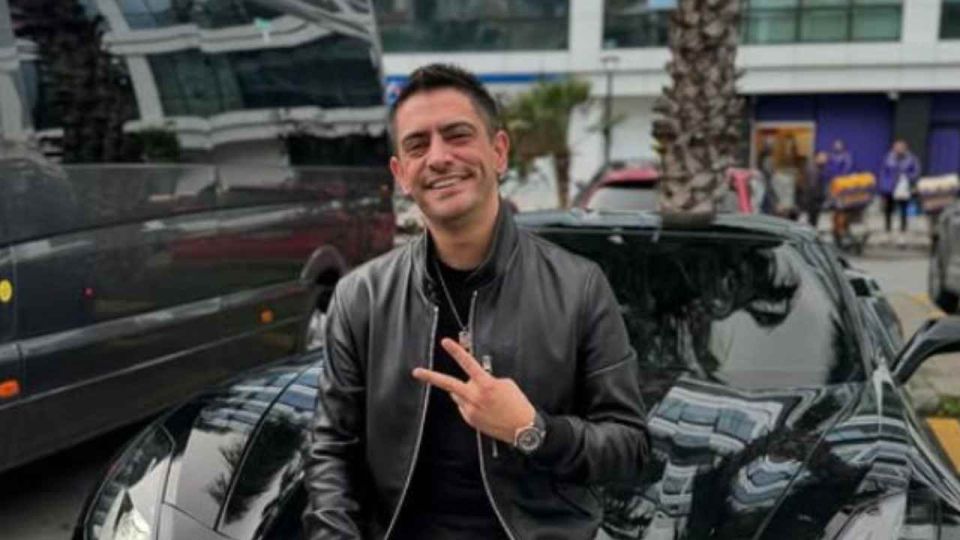 Ekrem abi kimdir?