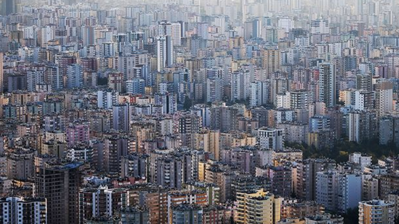 Kiracı, evden ayrılırken son ayın kirasını genelde ödemez, çünkü ilk girişte kira önden ödenmiştir.