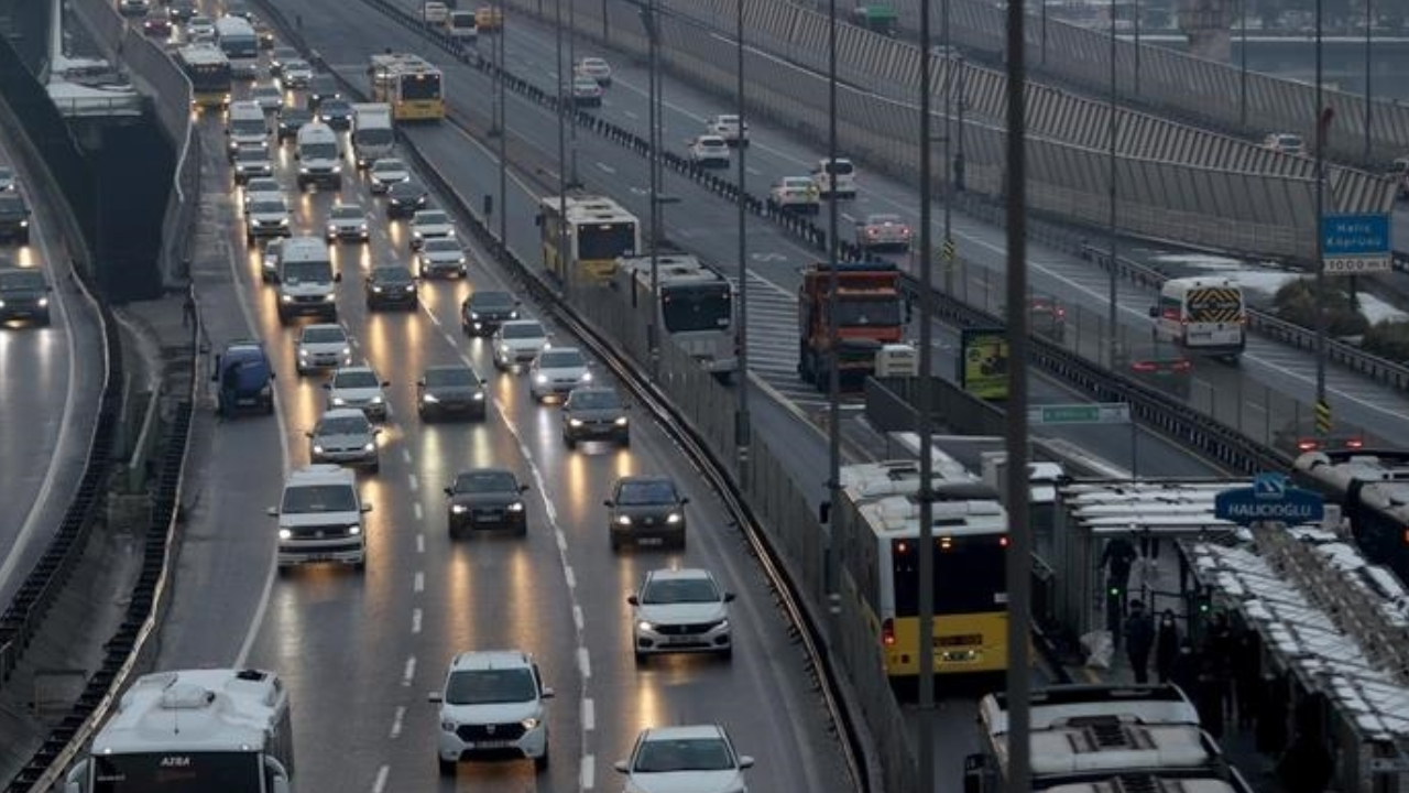 Plaka değişimi veya devri için Noter işlemlerinin ardından Şoförler Odası’na başvurarak gerekli belgelerle birlikte işlem tamamlanmalıdır.