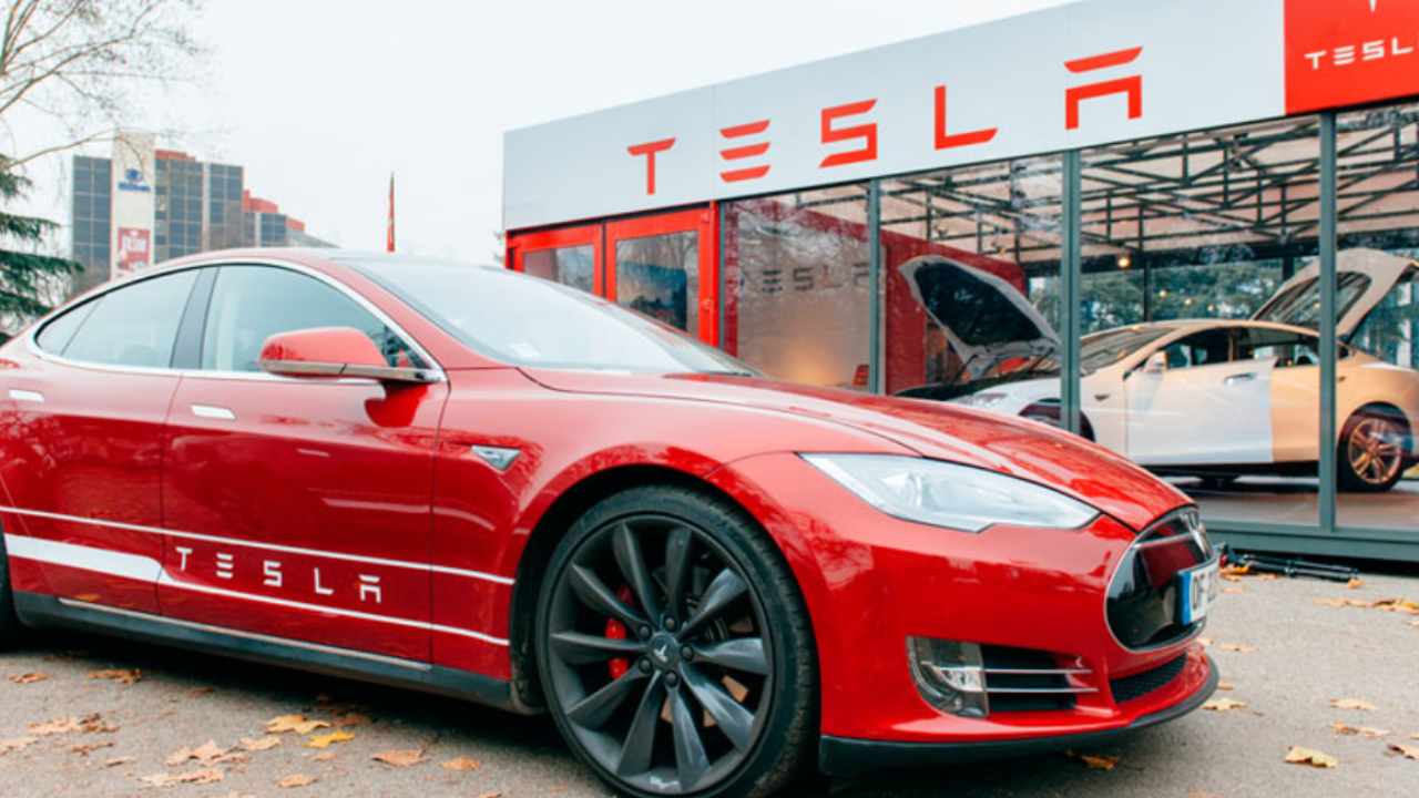 Tesla Türkiye'deki üçüncü mağazasını açtı.