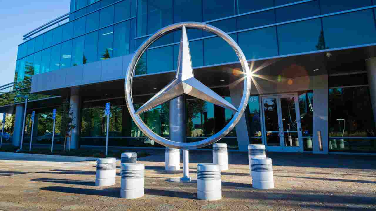 Mercedes-Benz, kullanımda olan 33.456 adet eski lüks aracını cam tavan