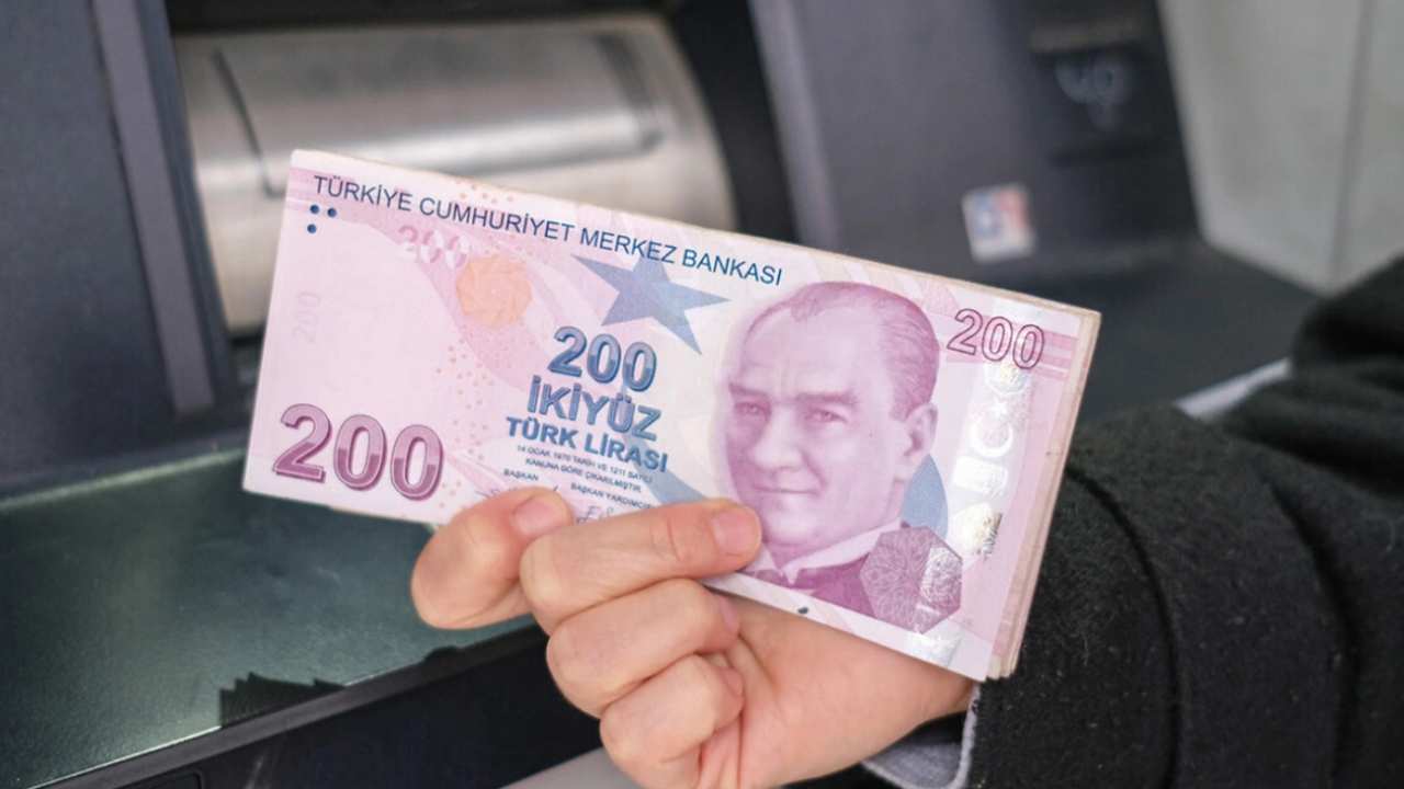 Bankalarda para yatırma ve çekme işlemlerinde zorunlu belge dönemi! Yanında bulunmayan işlem yapamayacak