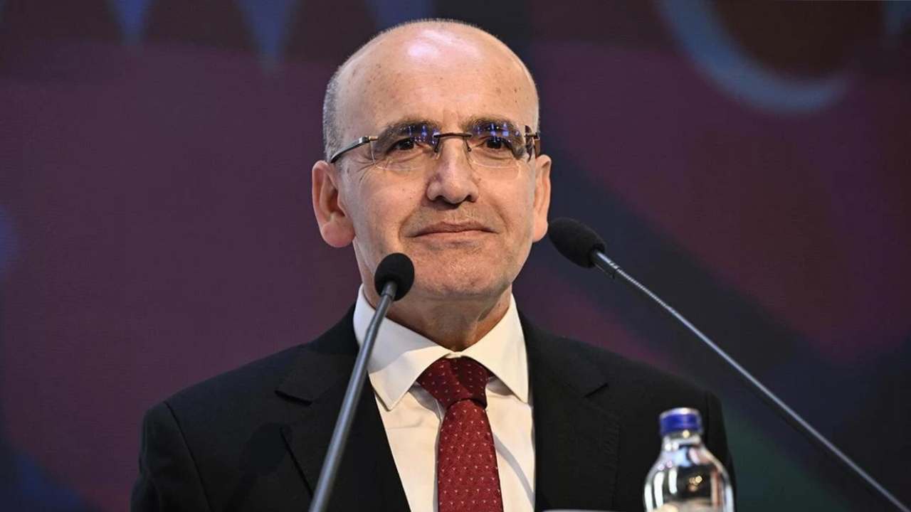 Mehmet Şimşek'ten asgari ücret yorumu: Enflasyon beklentilerinin üzerinde bir artış oldu