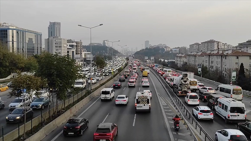 Trafik cezası erken ödeme indirimi kapsamında, cezalarınızı 15 gün içinde öderseniz %25 indirimden yararlanabilirsiniz; ancak süreyi geçtiğinizde bu avantaj ortadan kalkar.