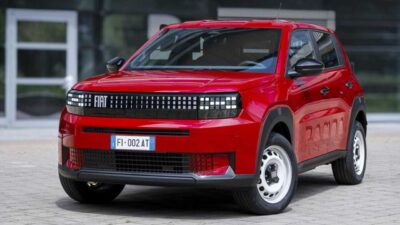 Fiat CEO’su Olivier François markanın ikonik modellerinden Grande Panda’nın 4X4