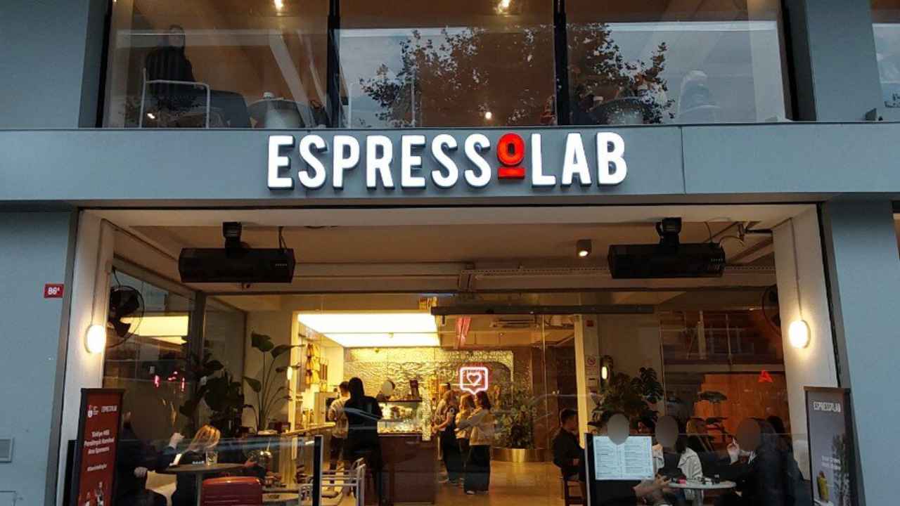 Espressolab personelleri doğum günlerinde izinli