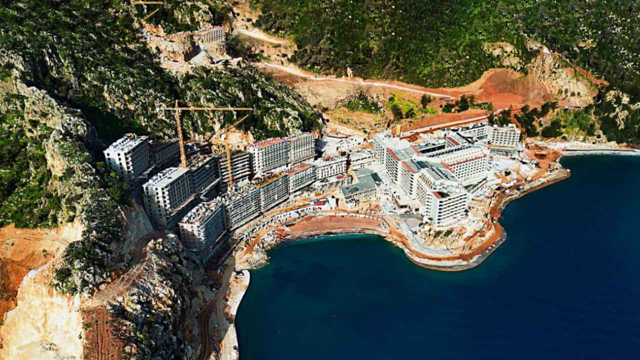 Muğla ili Marmaris ilçesinde denize nazır konumda bulunan Sinpaş Gayrimenkul