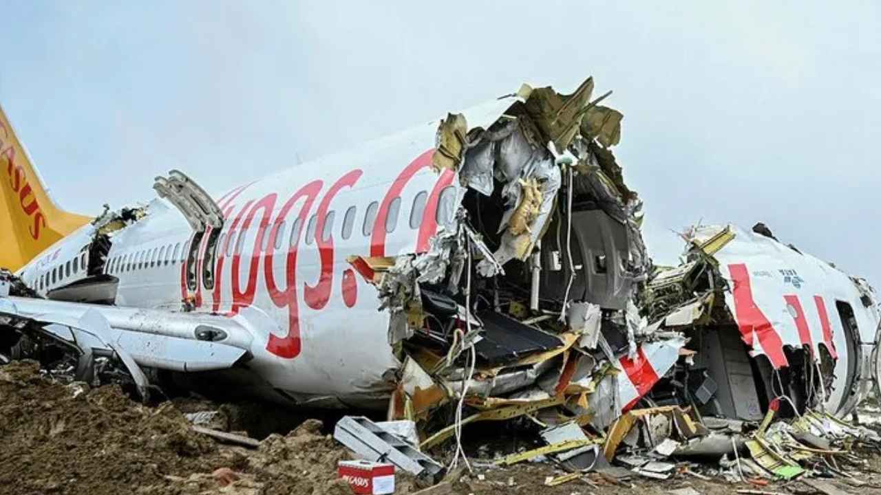 Avukat Zafer Yıldırım, Pegasus kazasında birçok soru işareti bulunuyor. Bunlardan biri de kule üç ilde kule ile yapılan görüşmelerin yer aldığı CD'lerin kaybolması. 