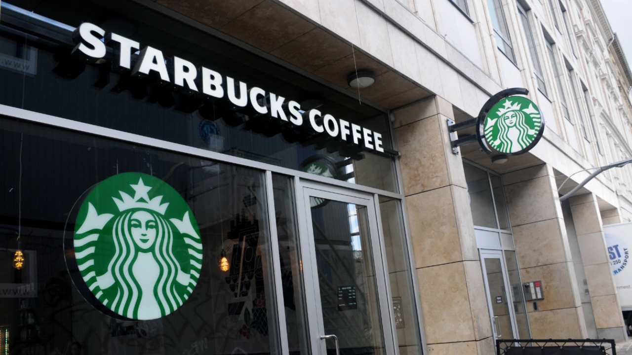 Starbucks'ta bir dönem sona erdi: Artık herkes oturamayacak