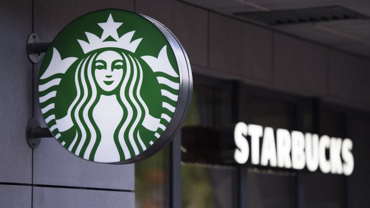 Starbucks, büyük bir işten çıkarmaya hazırlanıyor! Boykot ve Çinli rakipleri gardını düşürdü