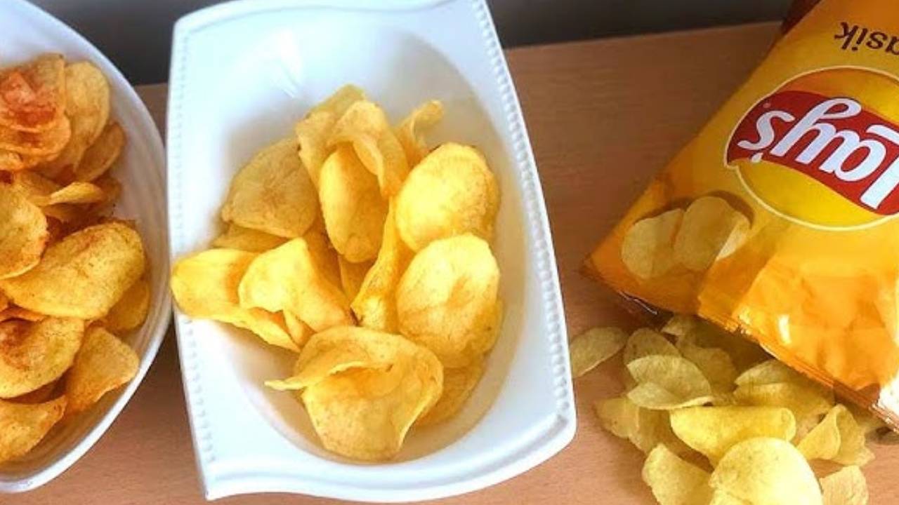Rekabet Kurulu kararı sonrasında Frito Lay raflarını rakip markalara da açacak. 