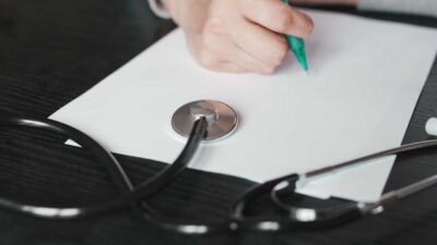 Özel hastanelerin sağlık hizmetleri genellikle paralıdır. Fakat acil durumlarda iğne