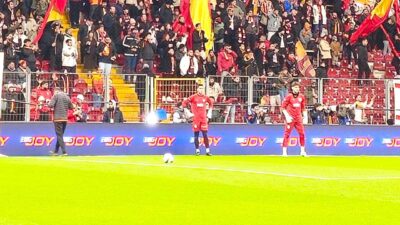 Adana Demirspor maçtan neden çekildi? Galatasaray Adana Demirspor maçı durdu.