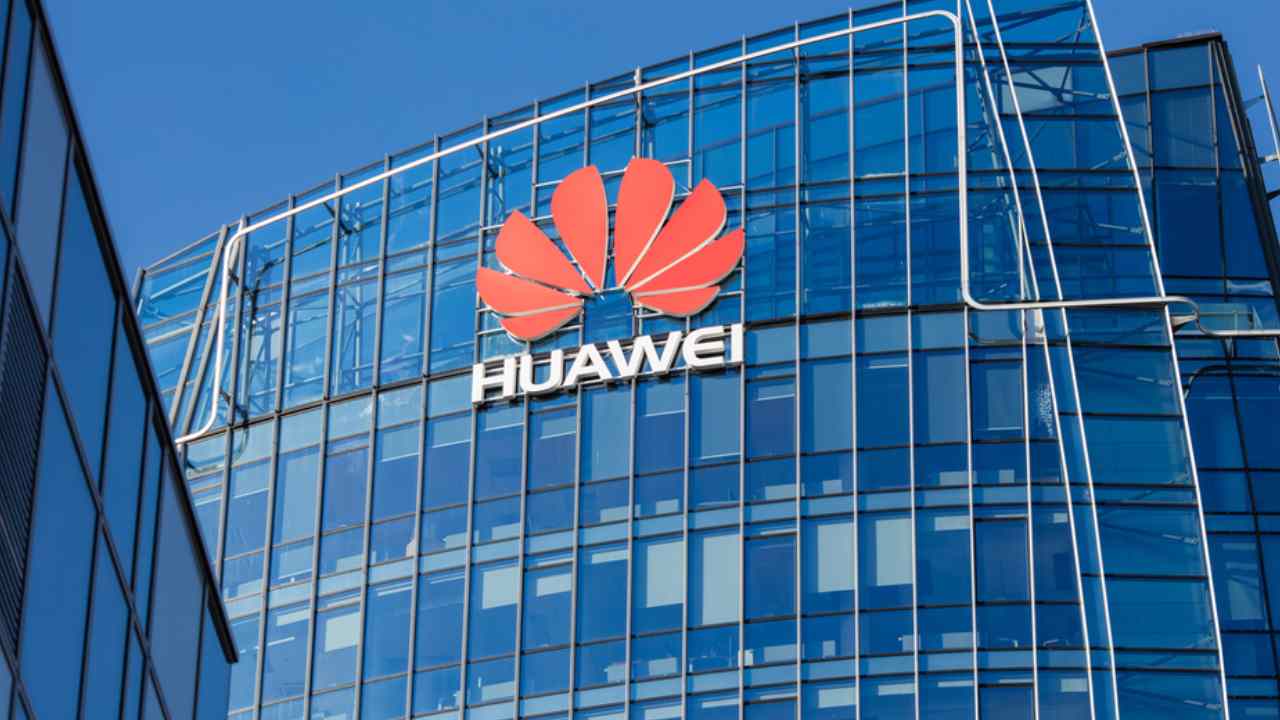 Huawei, kısıtlamalara meydan okudu: 118 milyar dolar gelir elde ettiğini açıkladı