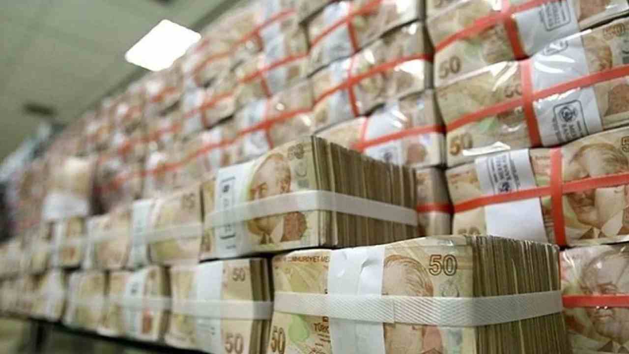 Faiz düştü, akıllar mevduatta kaldı! İşte 100 bin TL'nin 1 yıllık getirisi