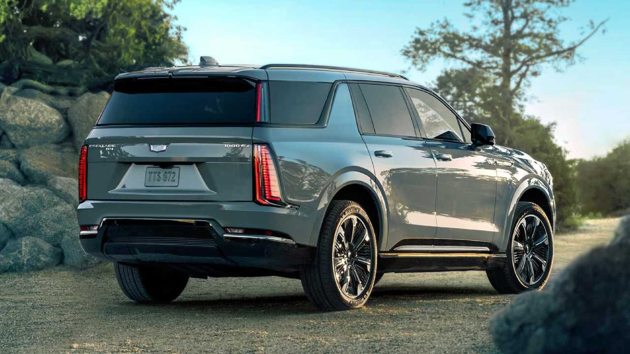 Escalade IQLin perdesi kalkti Ilk elektrikli Cadillac gorucuye cikti 2