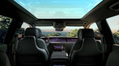 ABD’nin premium markalarından Cadillac, elektrik teknolojisine ayak uydurarak geliştirdiği Escalade