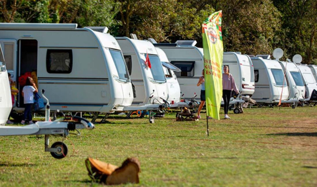 Antalya'nın Muratpaşa ilçesi Lara bölgesinde karavan severlerin dört gözle beklediği