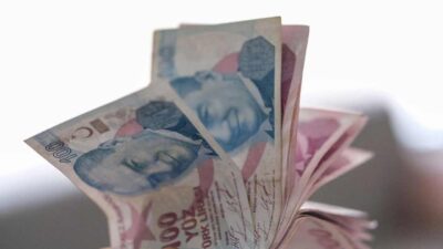 Geçtiğimiz hafta bayram öncesinde emeklilerin bayram ikramiyesini 3.000 liradan 4.000