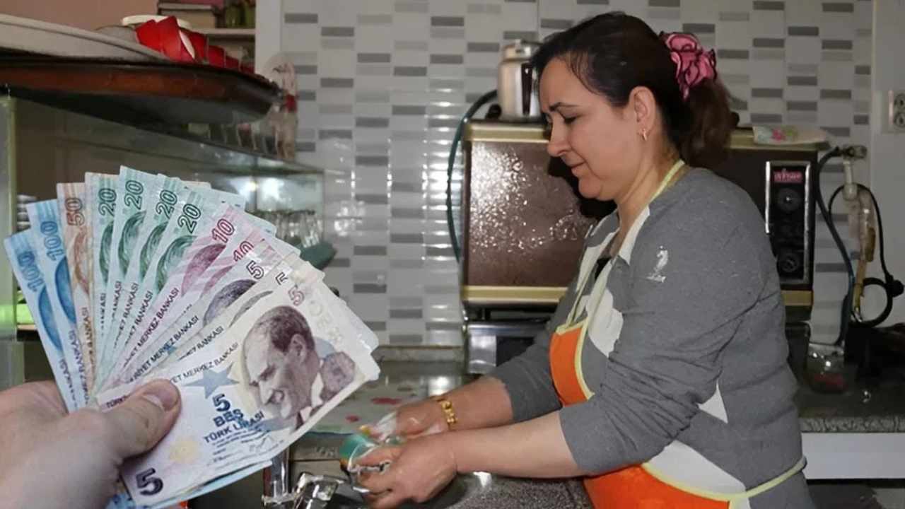 Ev hanımlarına emeklilik yolu! Devlet desteğini ilk kez açıkladı